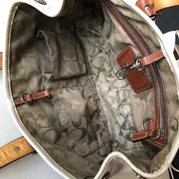 Vintage Coach White Leather “Hampton” Handbag - Picture 3 of 15